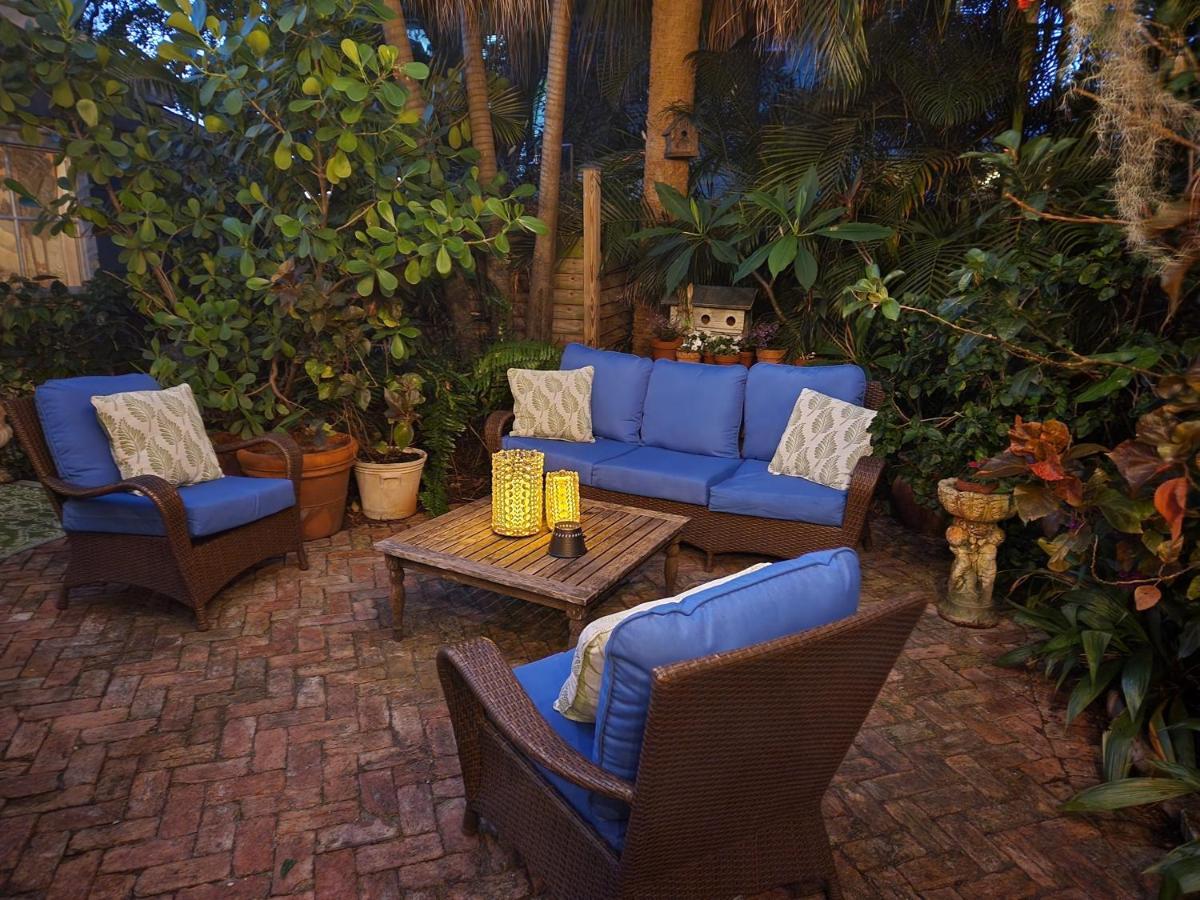 Chateau Gardens Hotel Lake Worth Beach Exterior photo
